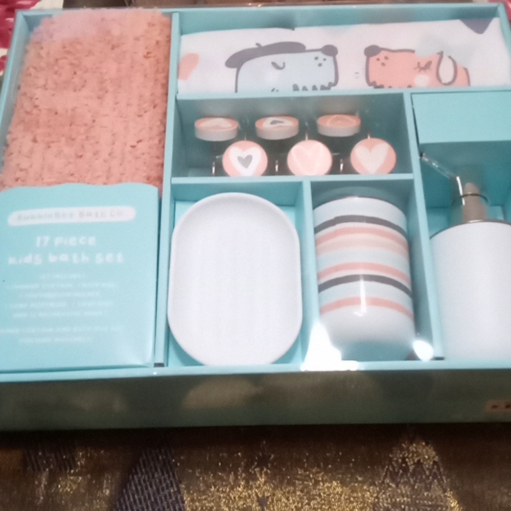 17 Piece Bath Set
